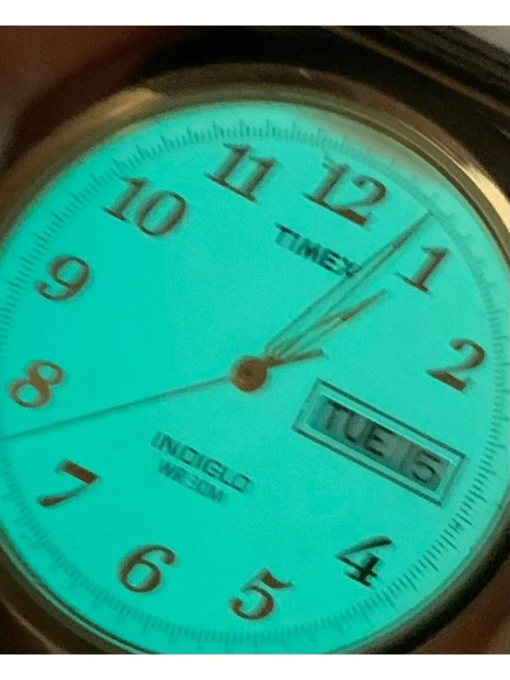 Vintage Timex day date indiglo Watch gold tone 37mm round stretch 7” running